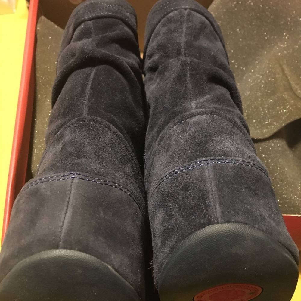 **SOLD**FitFlop Tall Navy Suede Crush Boot Women's Size 7, but Fits Like a 7/8 - Picture 9 of 11